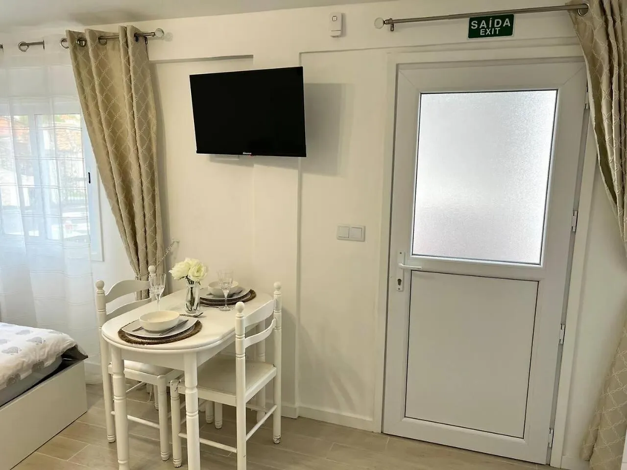 Modern Minimalist Studio With Essential Comfort Funchal